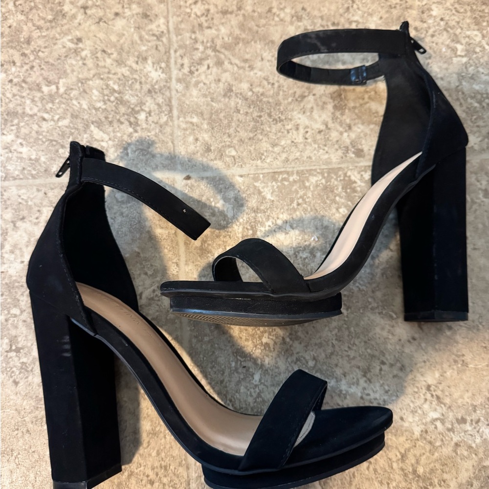 SOLD 🛑Elegant Black Women's Heels